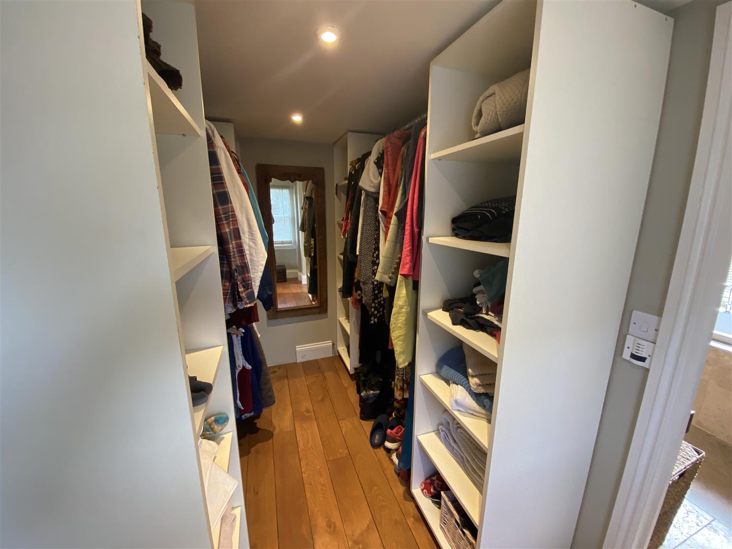 DRESSING ROOM